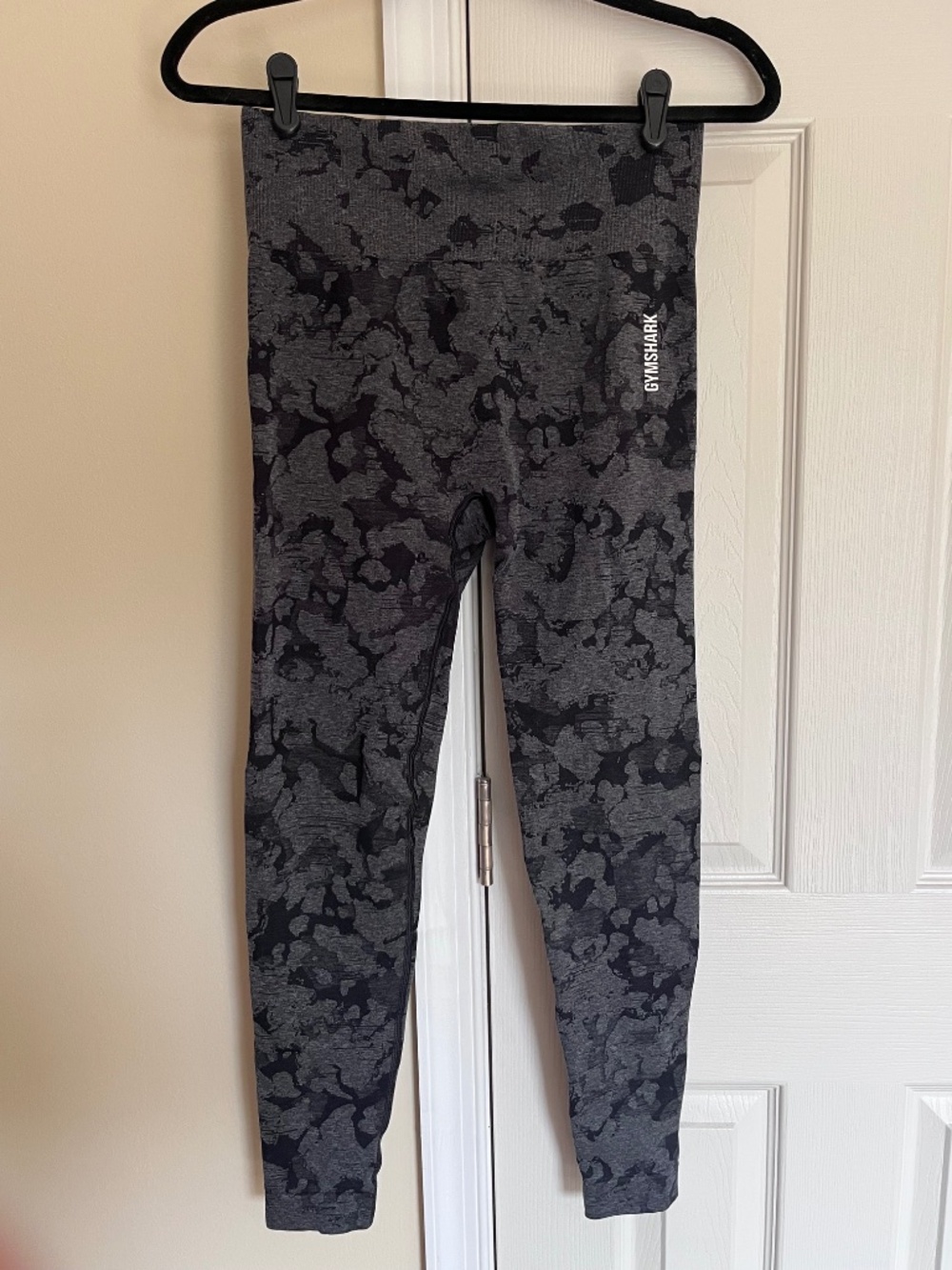 Gymshark Black Gray Adapt Camo Seamless Leggings with Bum Scrunch